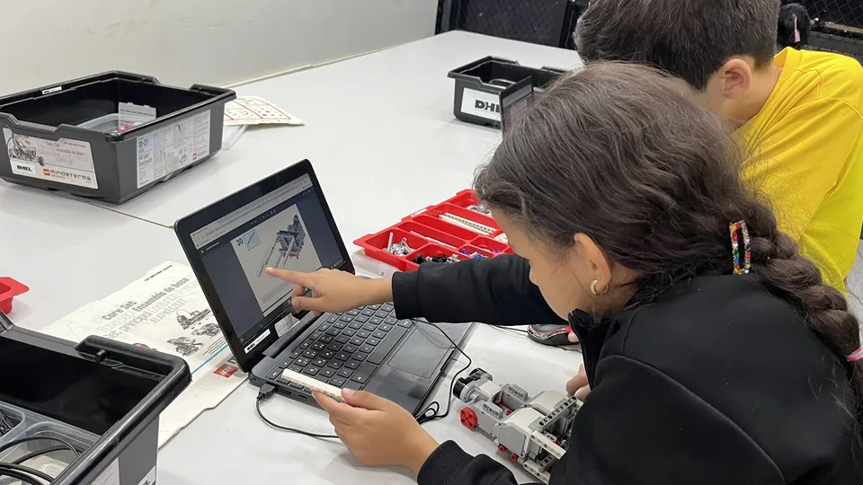 🤝 Trabalho em Equipe: Um Pilar da Robótica DHEL!